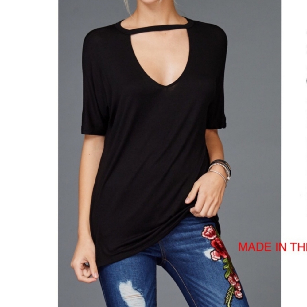 Choker neck detail v-neck tee